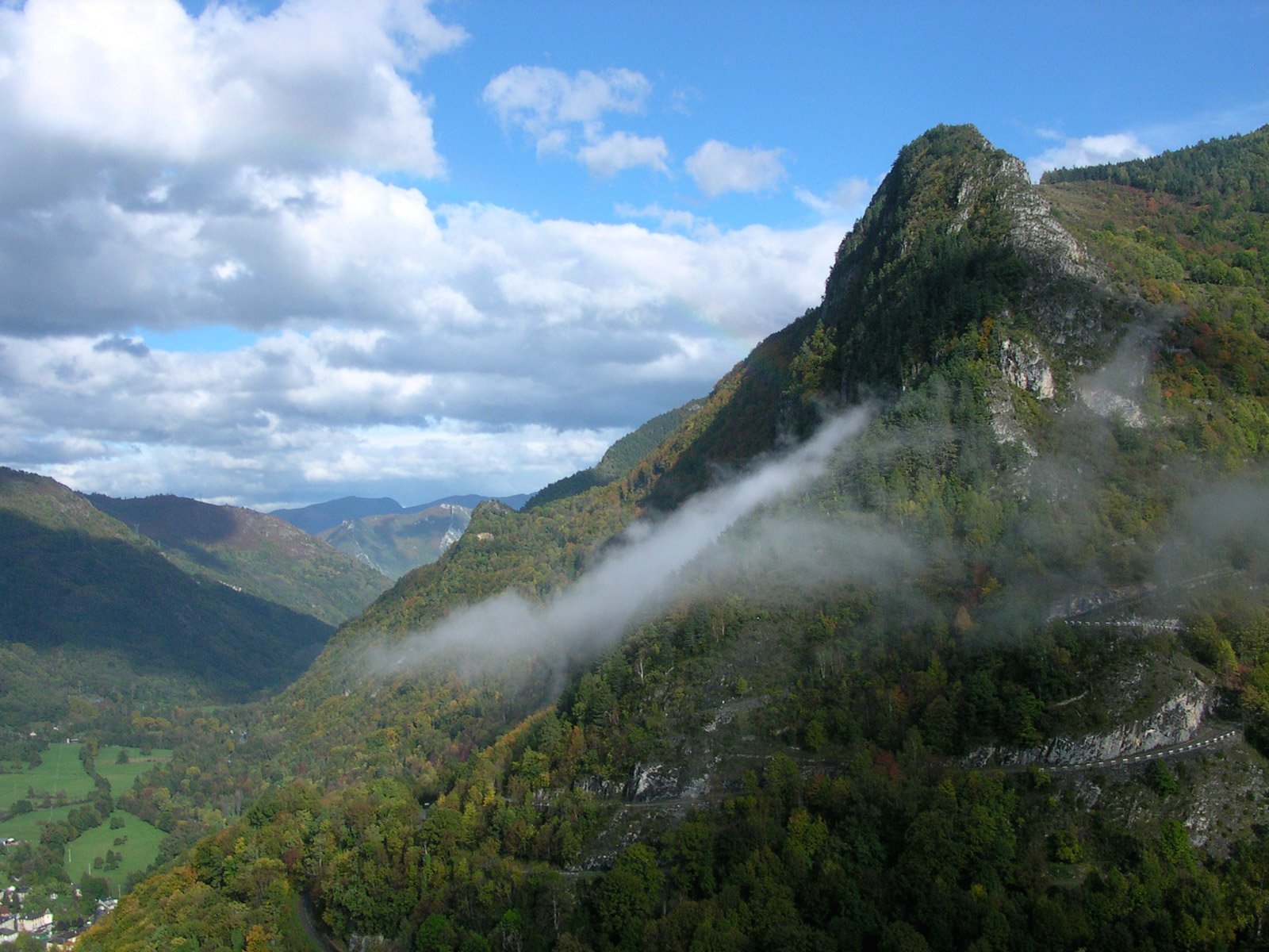 Spirituele vakantie Frankrijk Vicdessos vallei gezien van Mont-Real-de-Sos Frankrijk