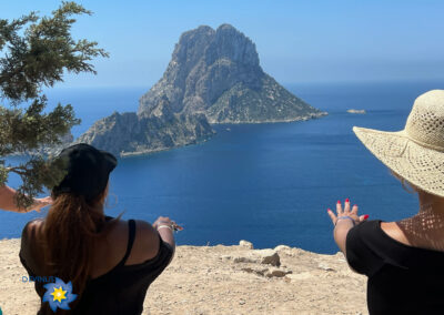 DEVINUS spirituele reis Ibiza meditatie bij Es Vedra IMG 3964