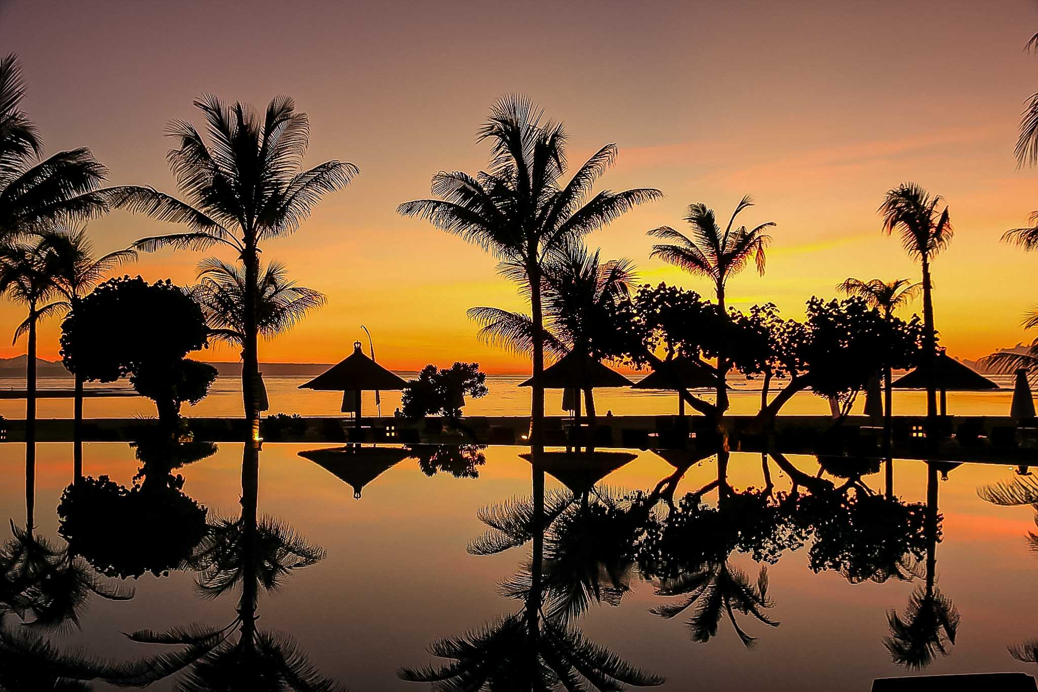 Zonsondergang aan het strand in Bali | Personal coach en spirituele reizen DEVINUS