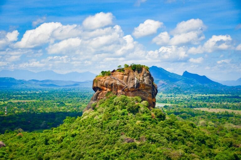 Sigiriya, de Leeuwenrots, boven de jungle